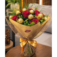 Buquê 8 Rosas e 8 Ferreros