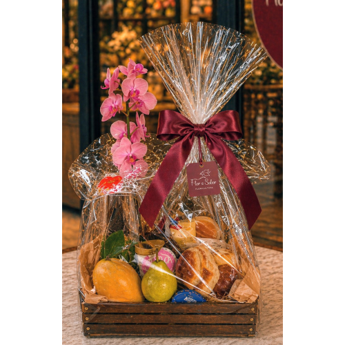 Cesta Mini Bolo e Orquídeas